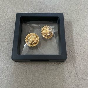 Gold round button quilted stud earrings pierced brand new